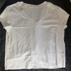 Amazon Women's White V-Neck Short Sleeve Tee Super light new with tags